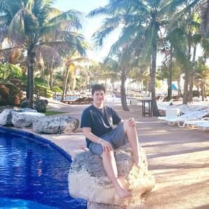 Meet your Posher, Jason